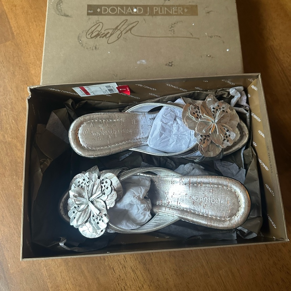 Donald J. Pliner Women's Metallic Sandals with Floral Accent (NEW) 7